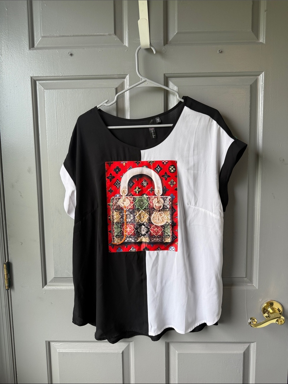 Black and White Colorblock Tunic with Red Handbag Graphic